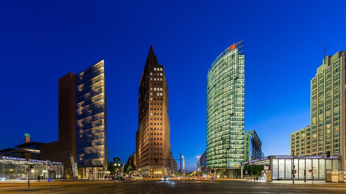 Almanya iş ilanlarının yoğunlaştığı Berlin Potsdamer Platz iş merkezi